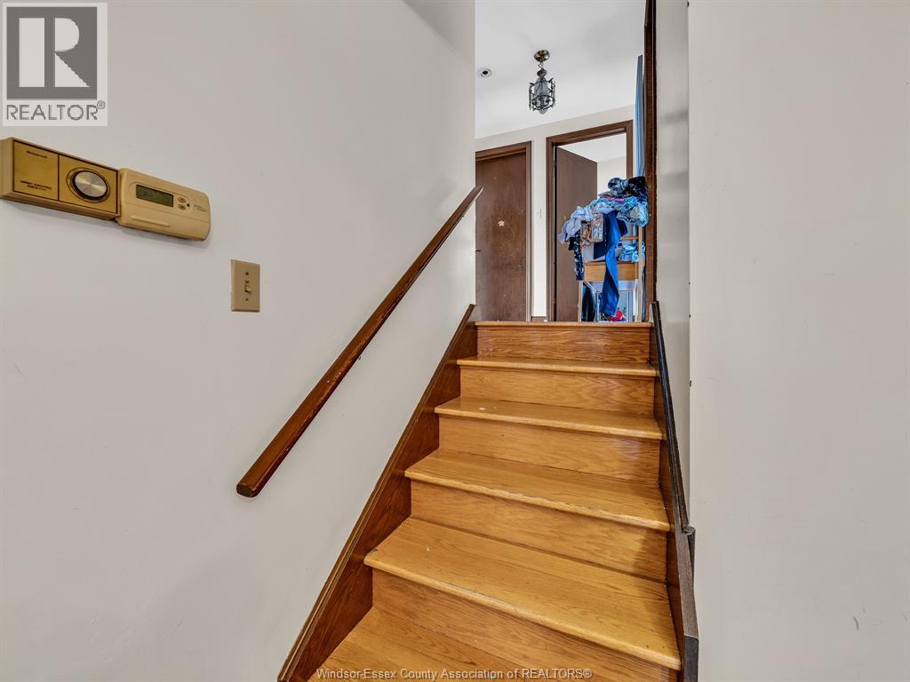2880 ST. CLAIR AVENUE - photo 3