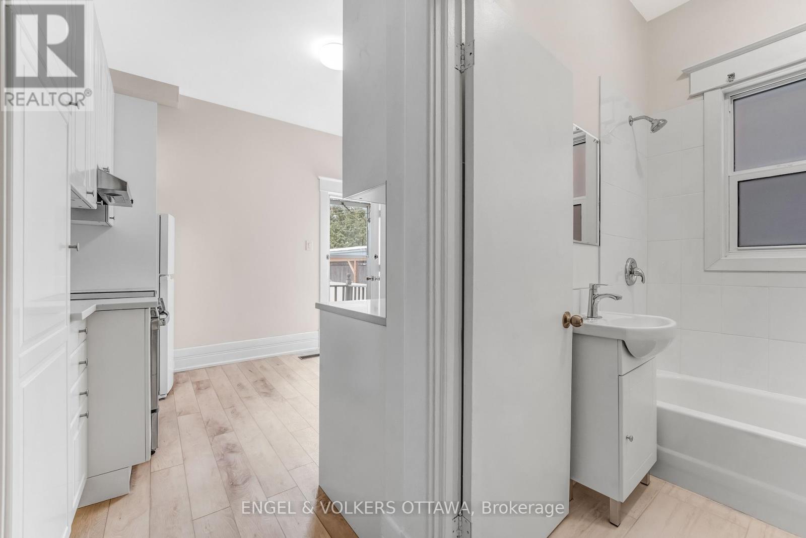 1 Bed, 1 Bath House for Rent in Ottawa – 2 – 170 IVY CRESCENT, Ottawa – MLS# X13032000 - Image 11