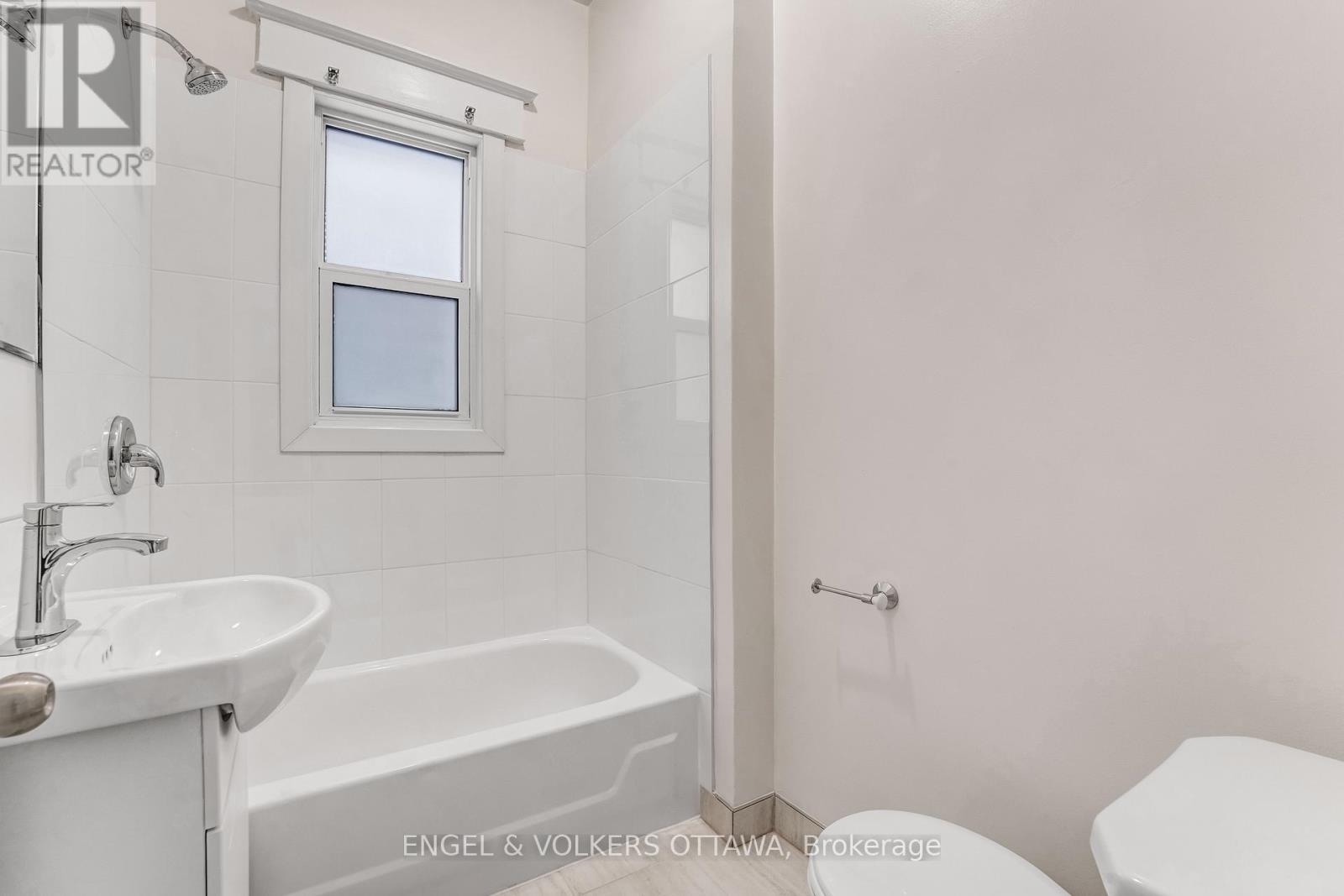 1 Bed, 1 Bath House for Rent in Ottawa – 2 – 170 IVY CRESCENT, Ottawa – MLS# X13032000 - Image 17