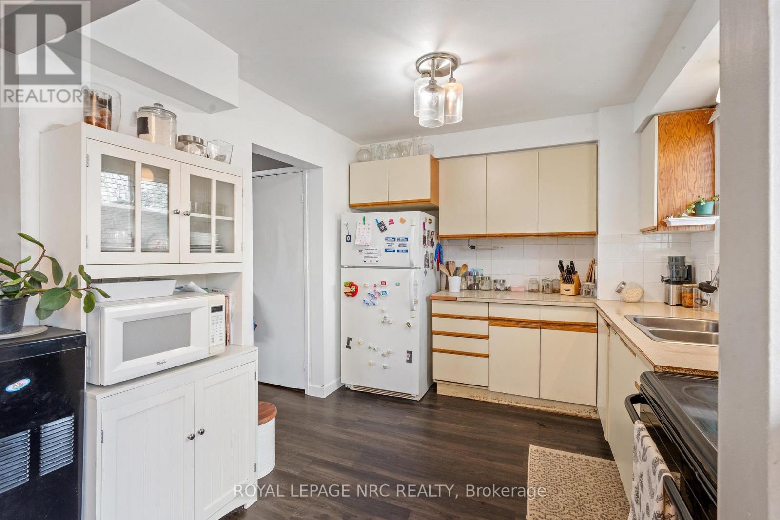 18 LAFAYETTE DRIVE - 10