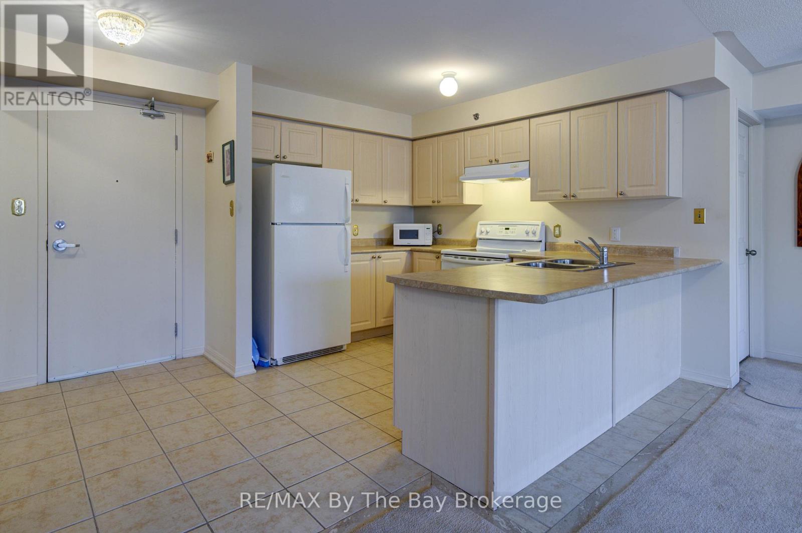 #202 16 WESTBURY ROAD - 12