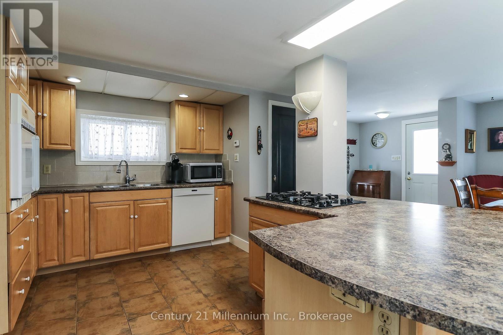 756 QUEBEC STREET — photo 9