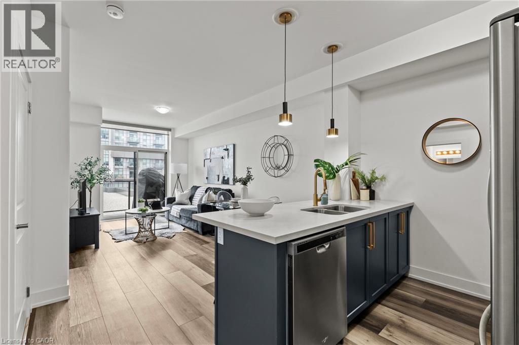 #706 450 DUNDAS Street - 15