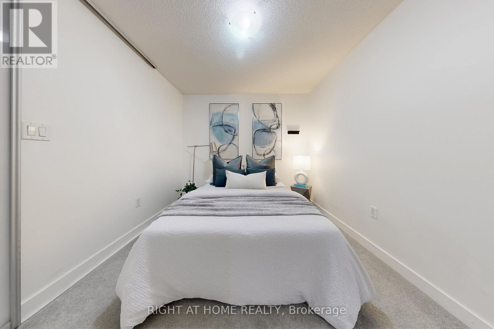 727 - 4K SPADINA AVENUE — photo 23