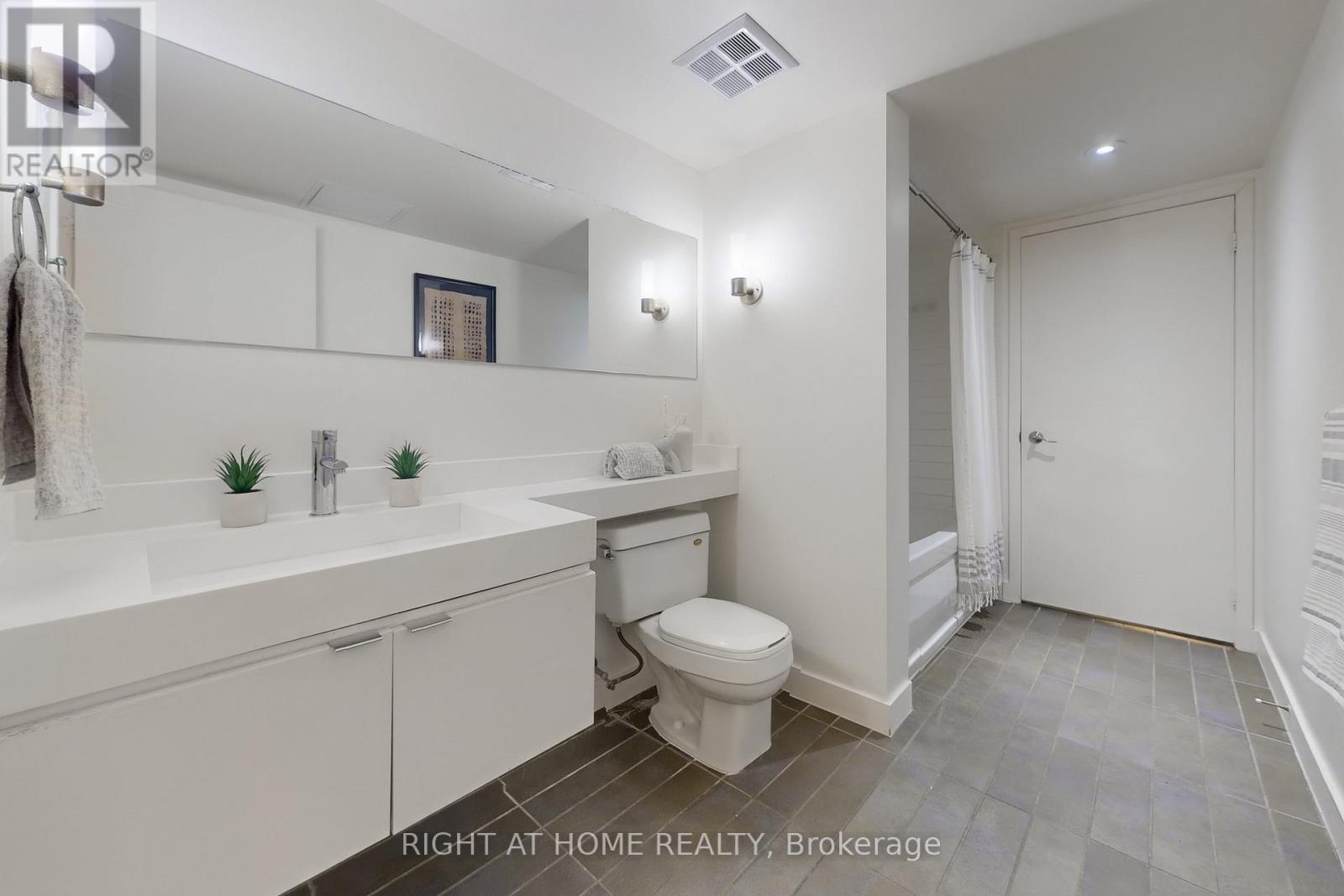 727 - 4K SPADINA AVENUE — photo 24