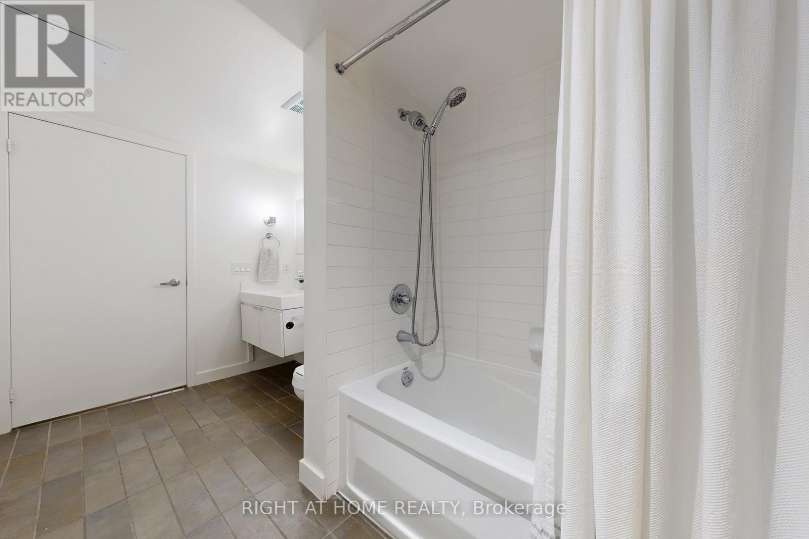 727 - 4K SPADINA AVENUE — photo 26
