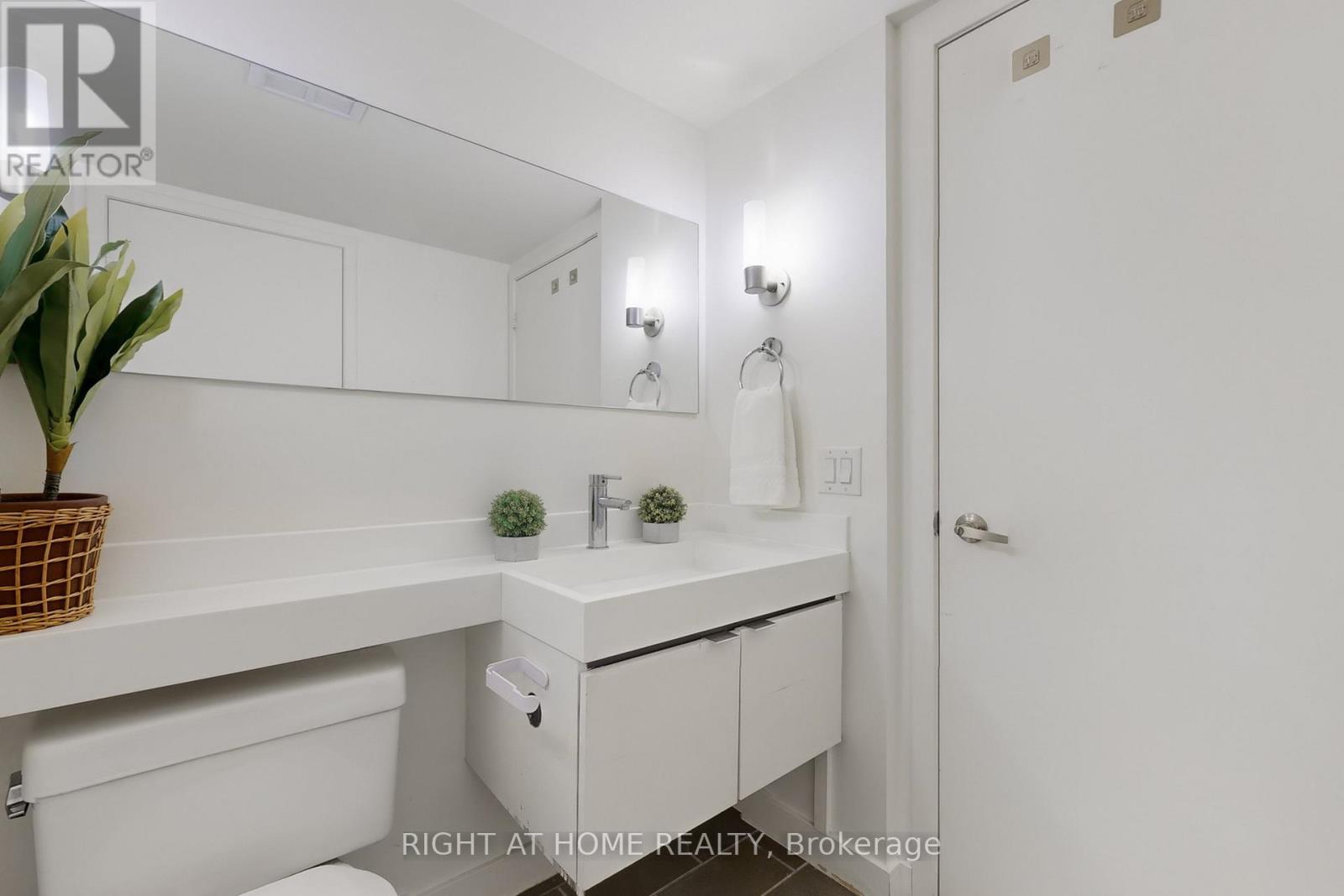 727 - 4K SPADINA AVENUE — photo 28