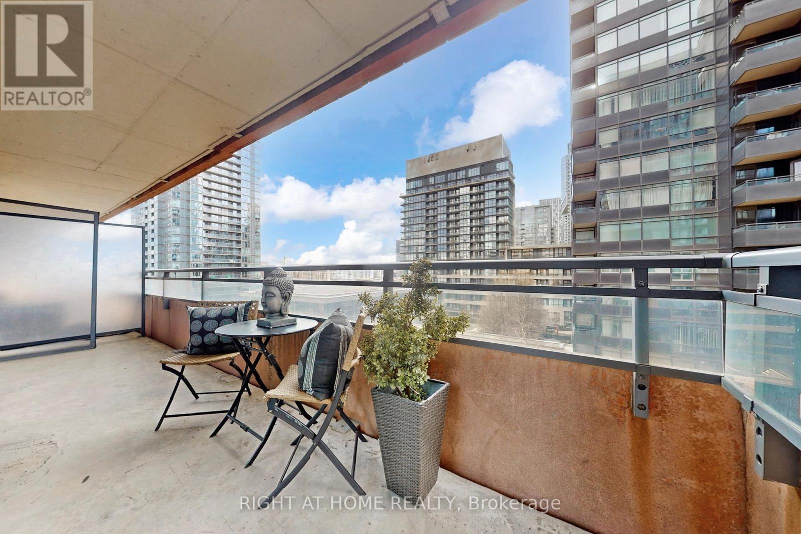 727 - 4K SPADINA AVENUE — photo 31
