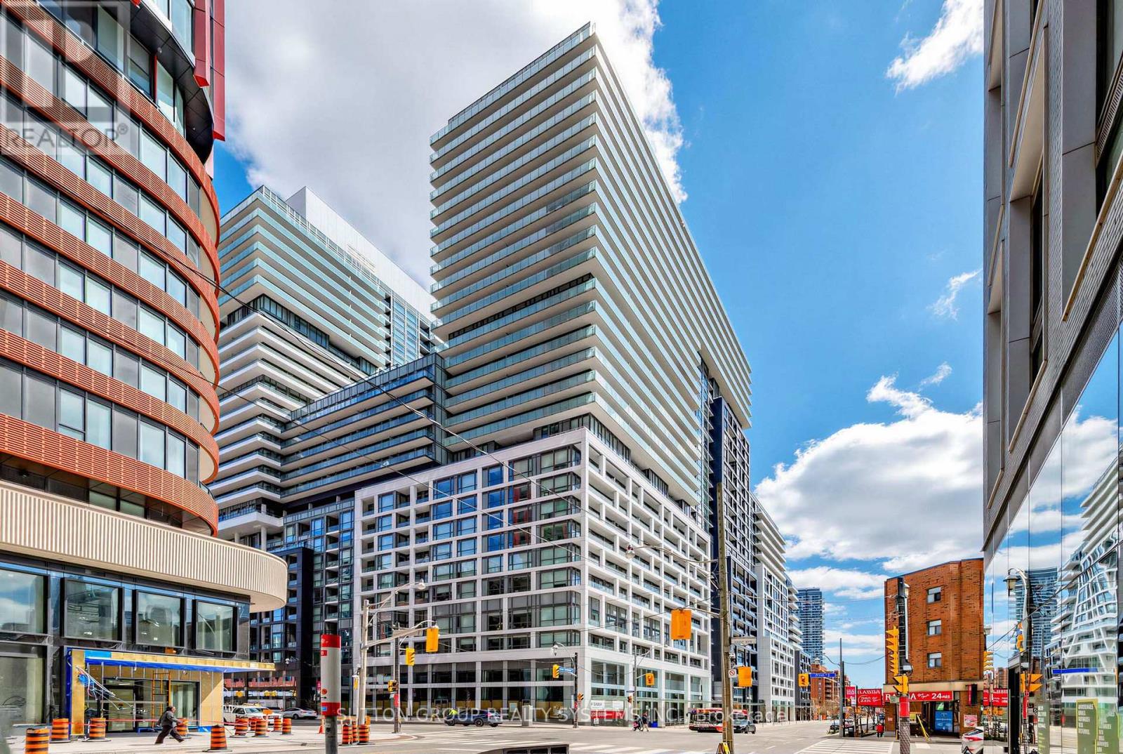 962 W - 135 LOWER SHERBOURNE STREET