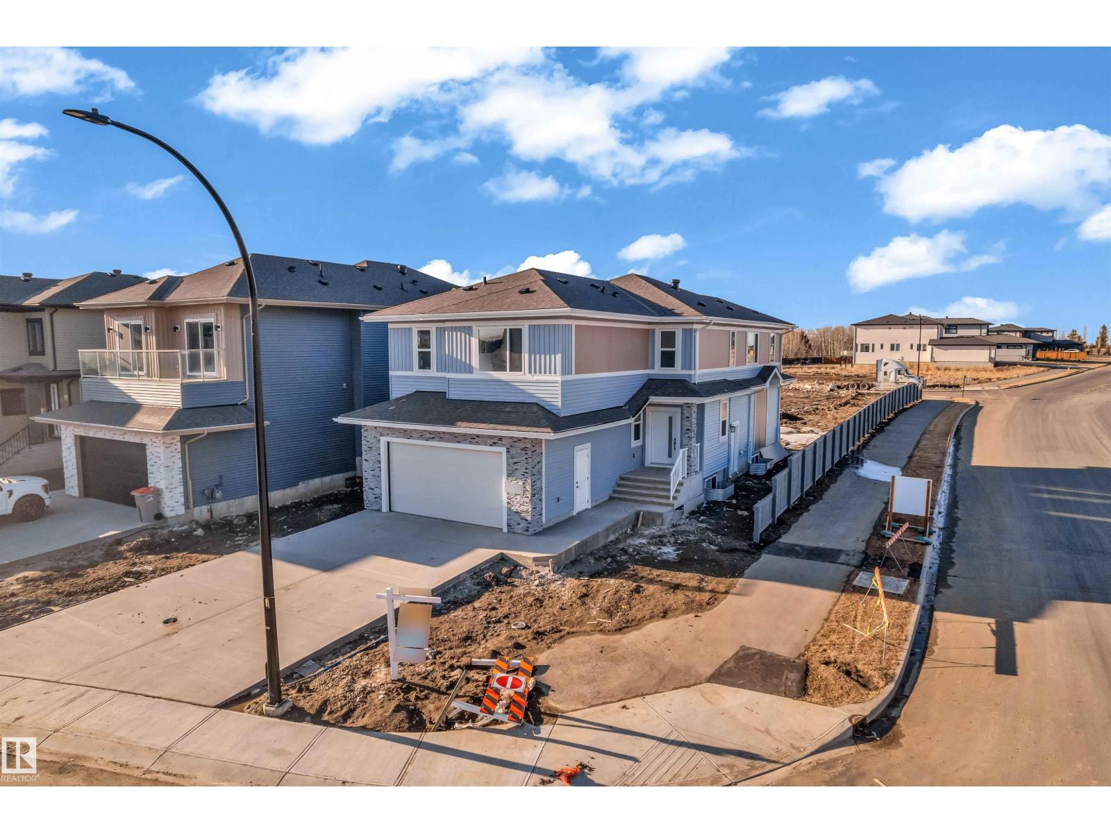 2420 63 AV NE - 2