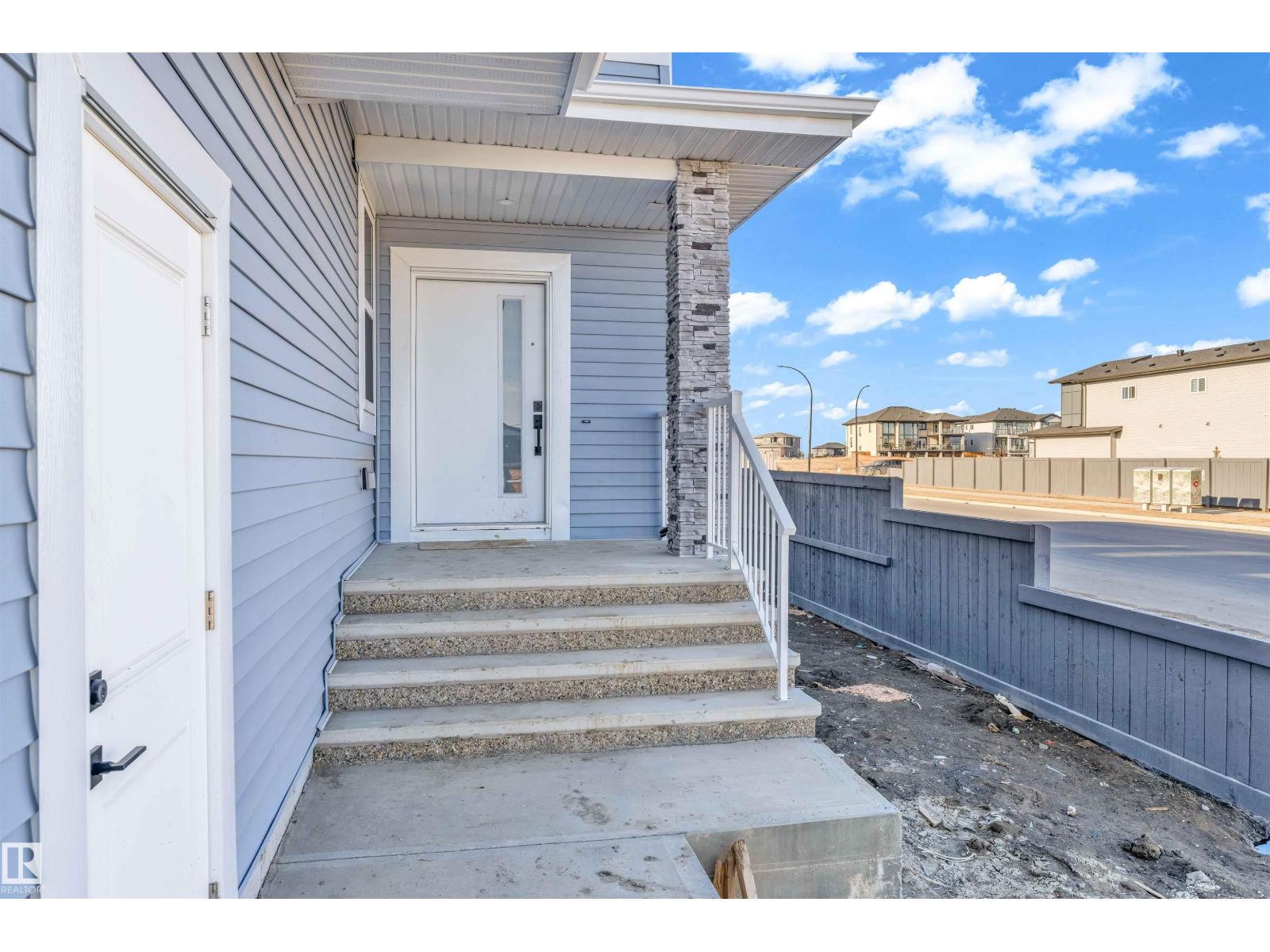 2420 63 AV NE - 5