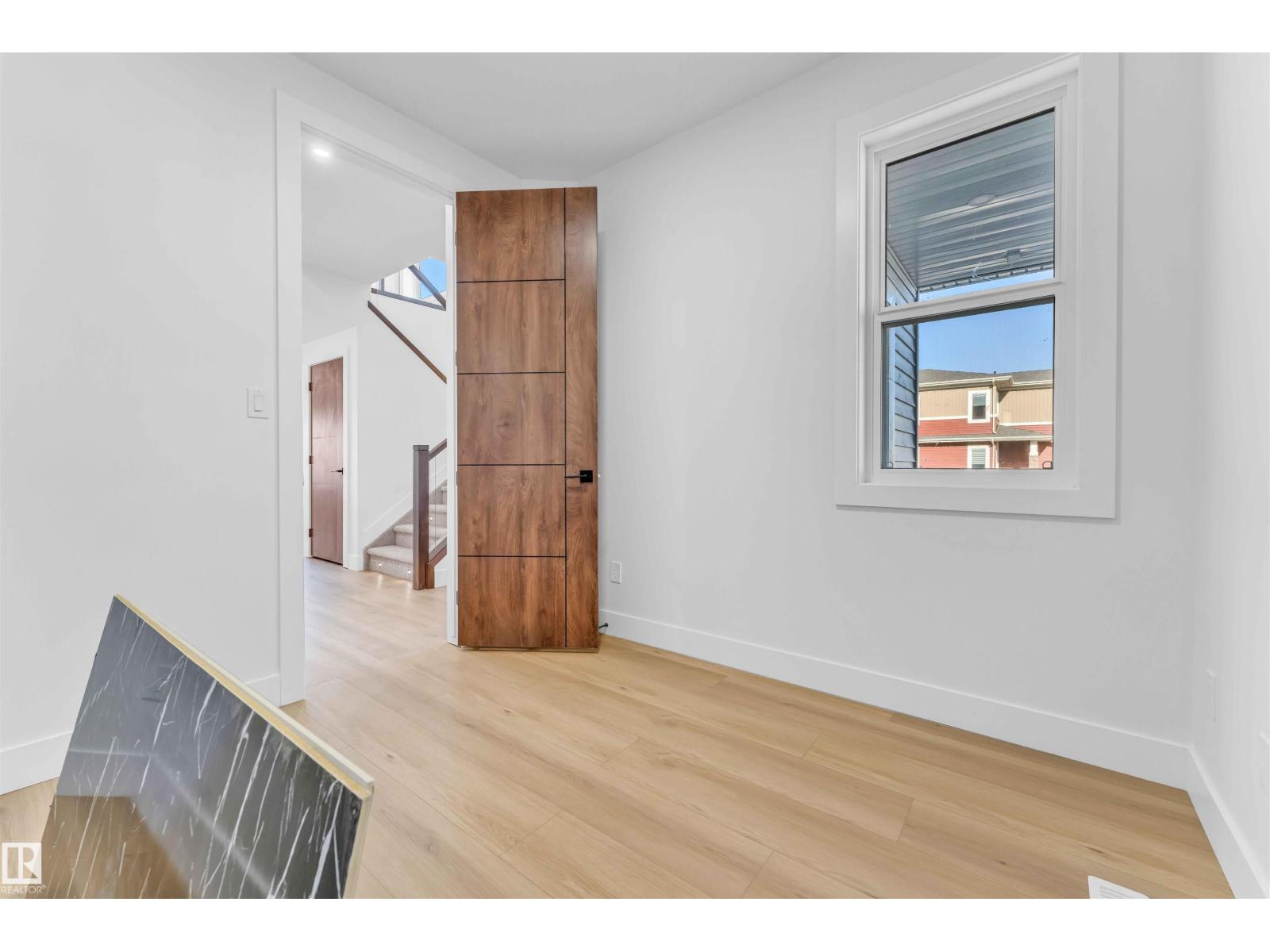 2420 63 AV NE - 9
