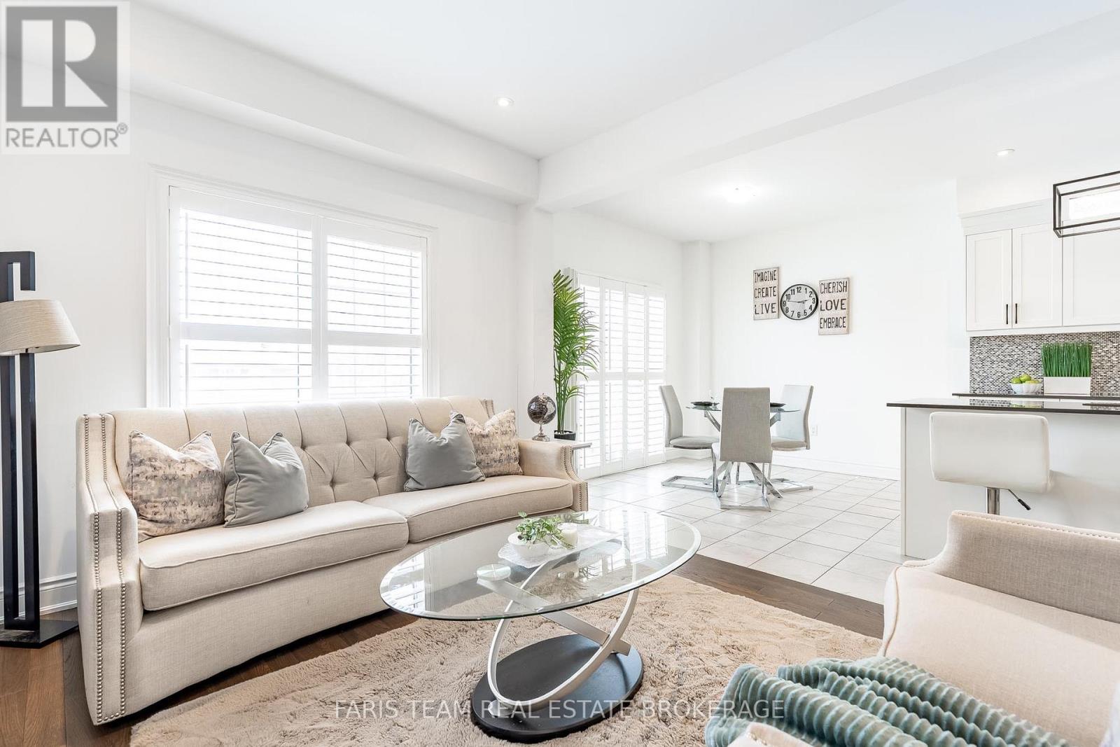 27 HARVEST CRESCENT — photo 15