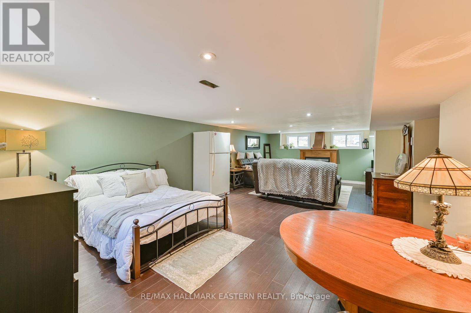 2839 PETER STREET - 34
