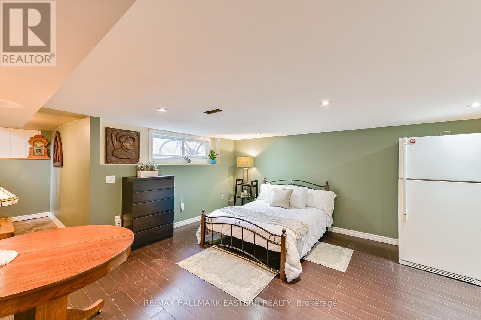 2839 PETER STREET - 33