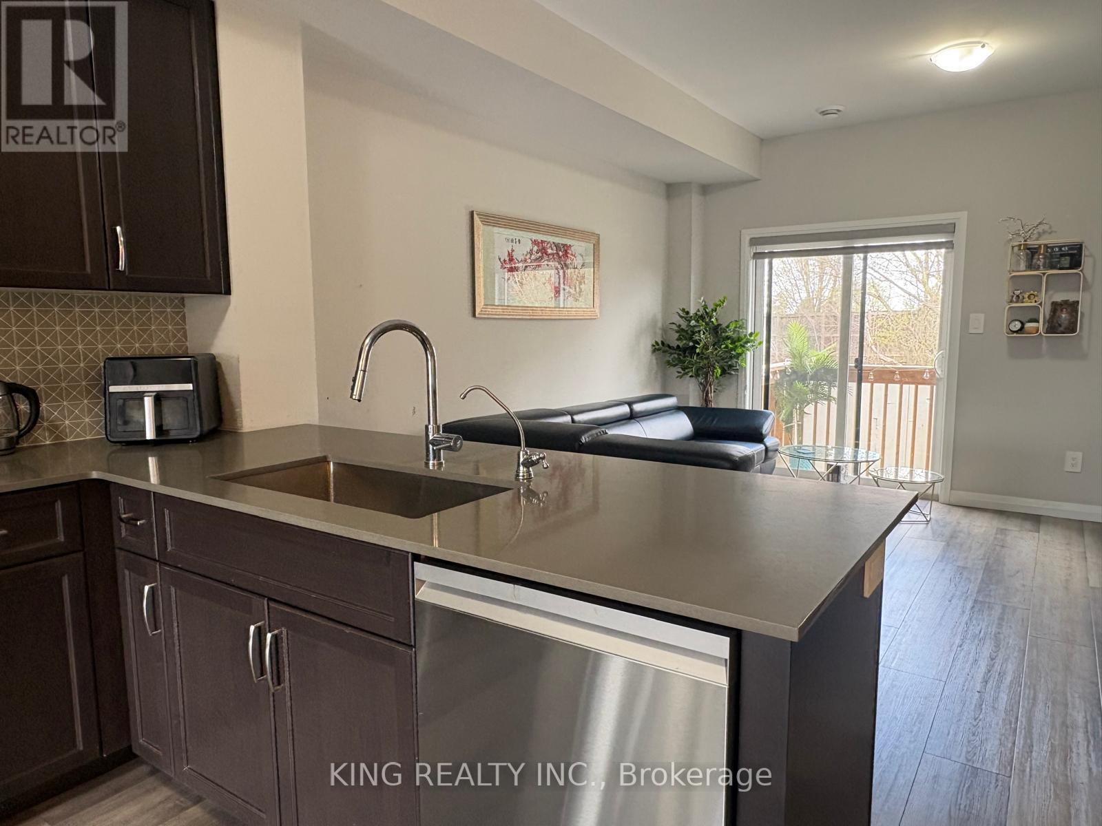 #9 720 GREY STREET - 16