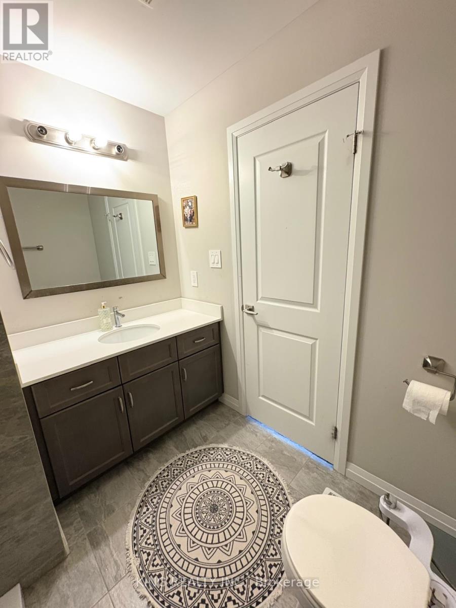 #9 720 GREY STREET - 36