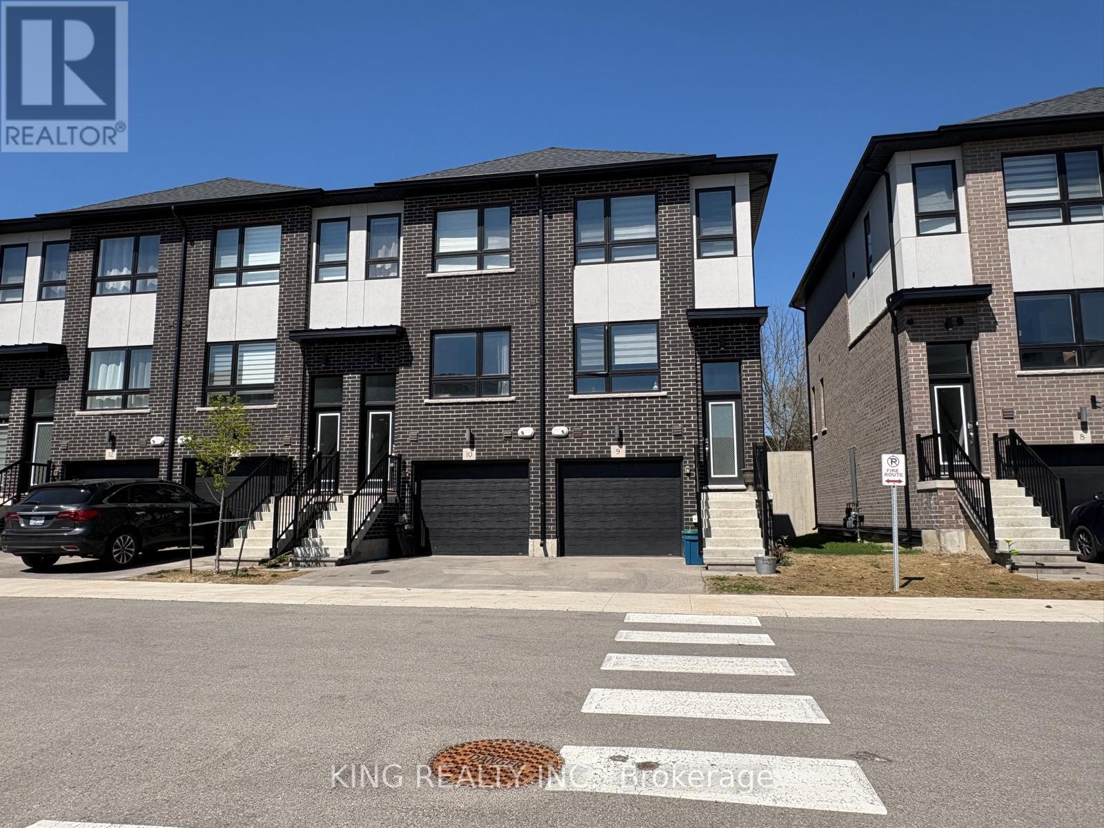 #9 720 GREY STREET - 1