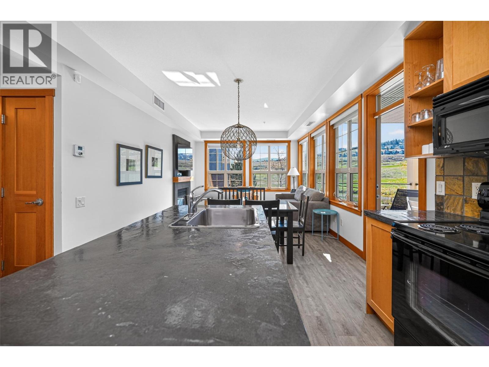 101 Village Centre Court Unit# 232 Lot# 6, Vernon