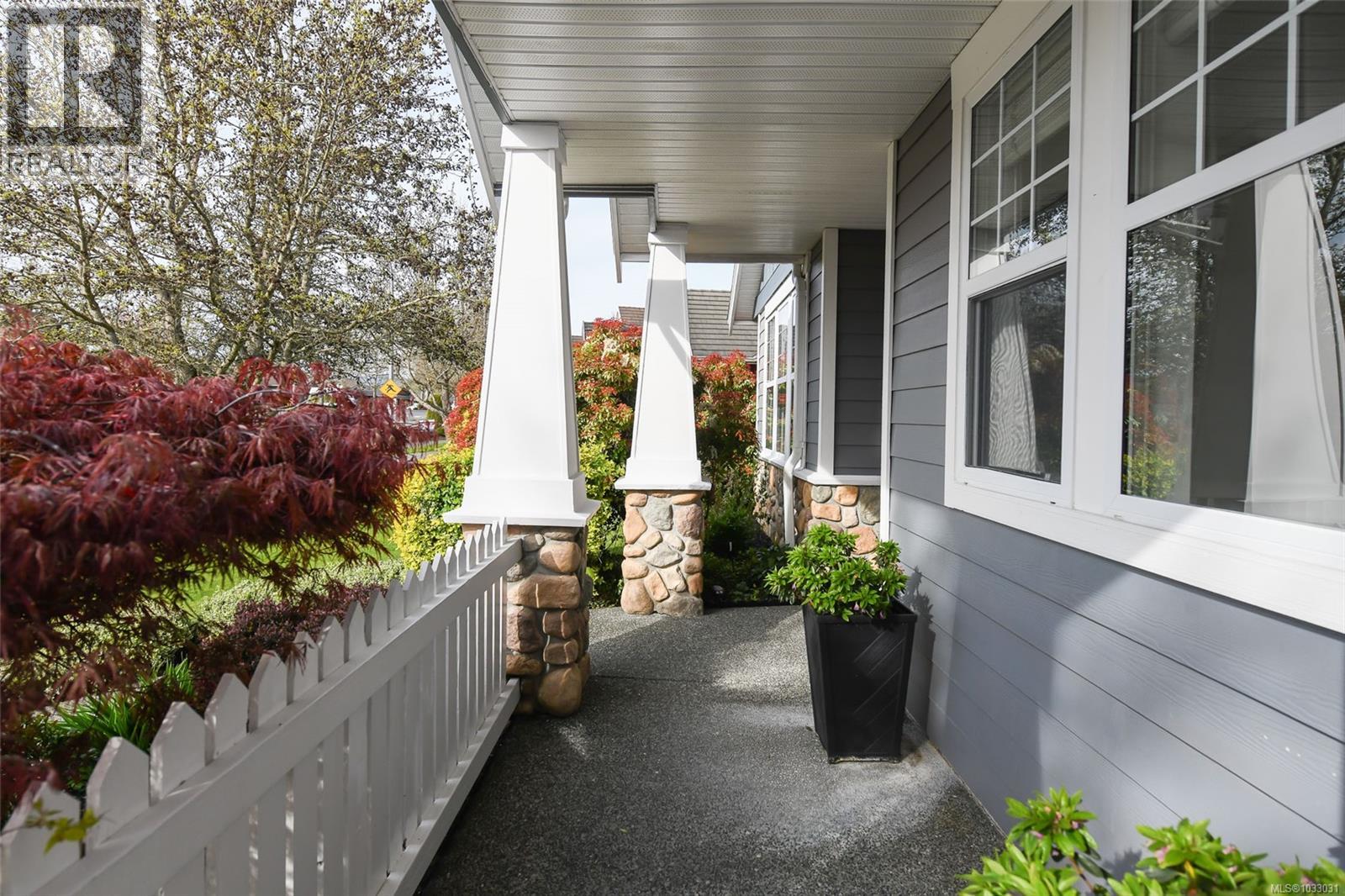 2390 Idiens Way - 3
