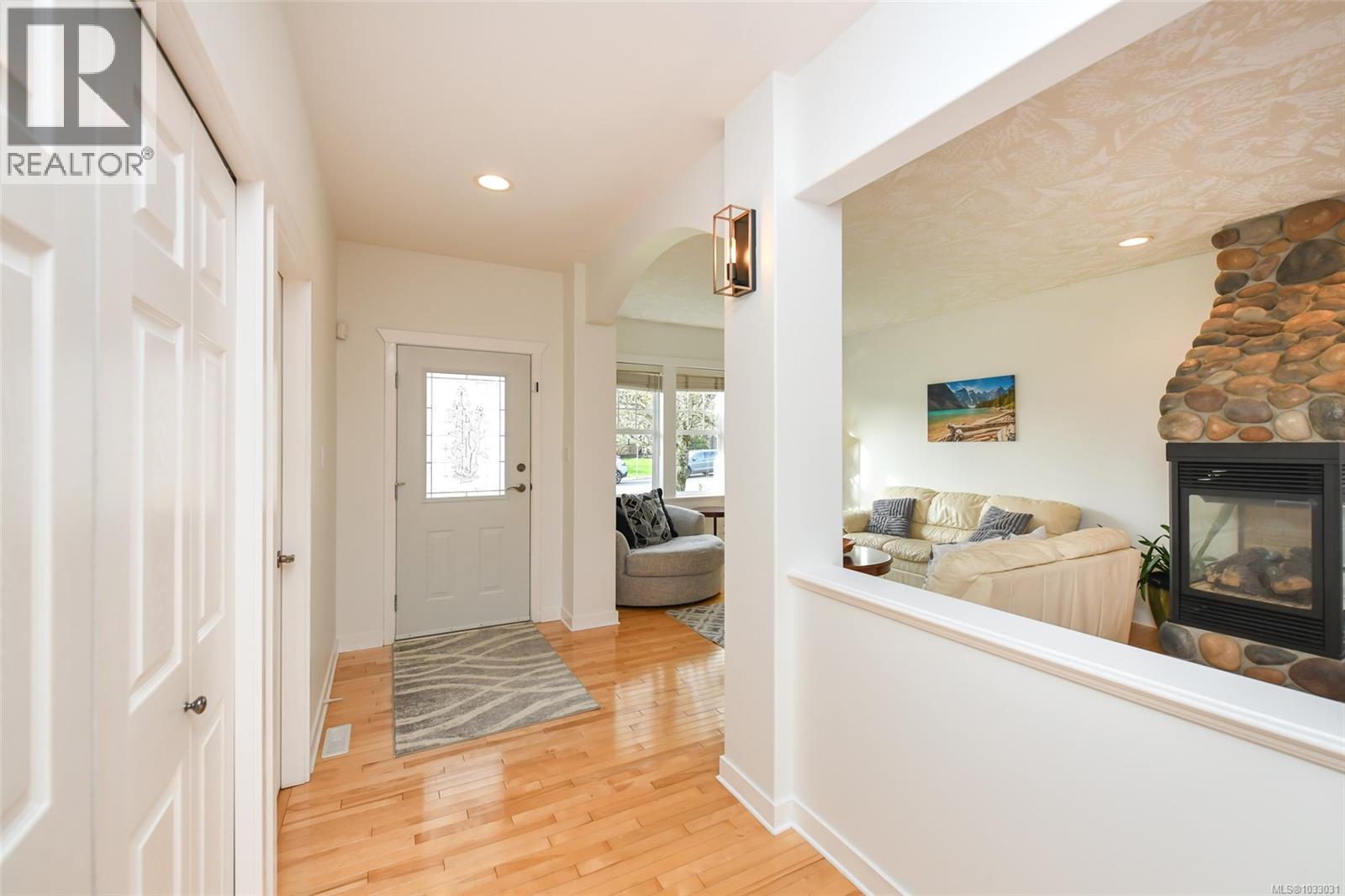 2390 Idiens Way - 5