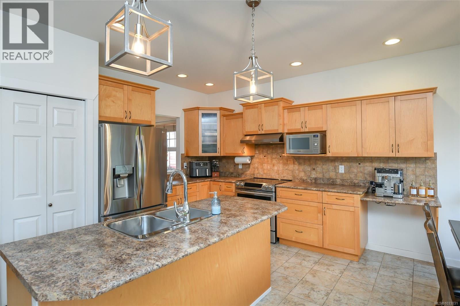 2390 Idiens Way - 10