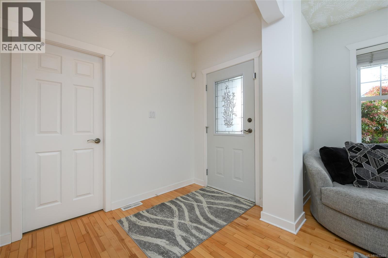 2390 Idiens Way - 4