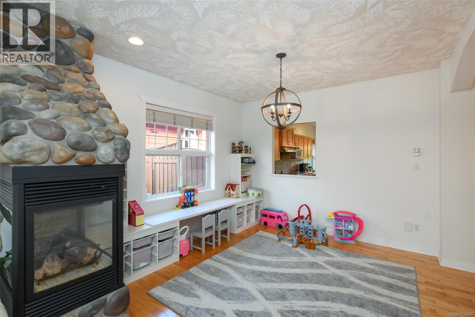 2390 Idiens Way - 8