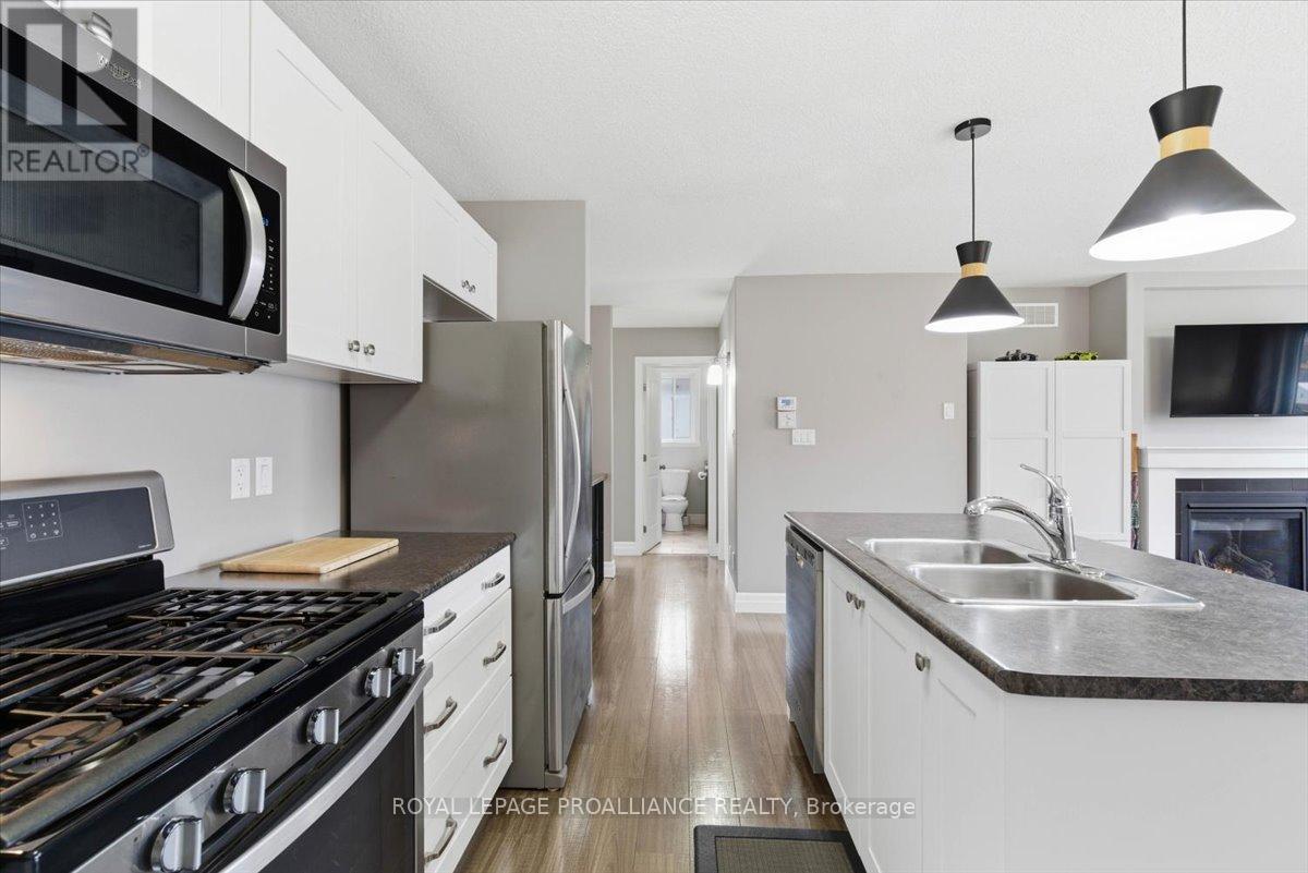 68 CORTLAND CRESCENT - 11