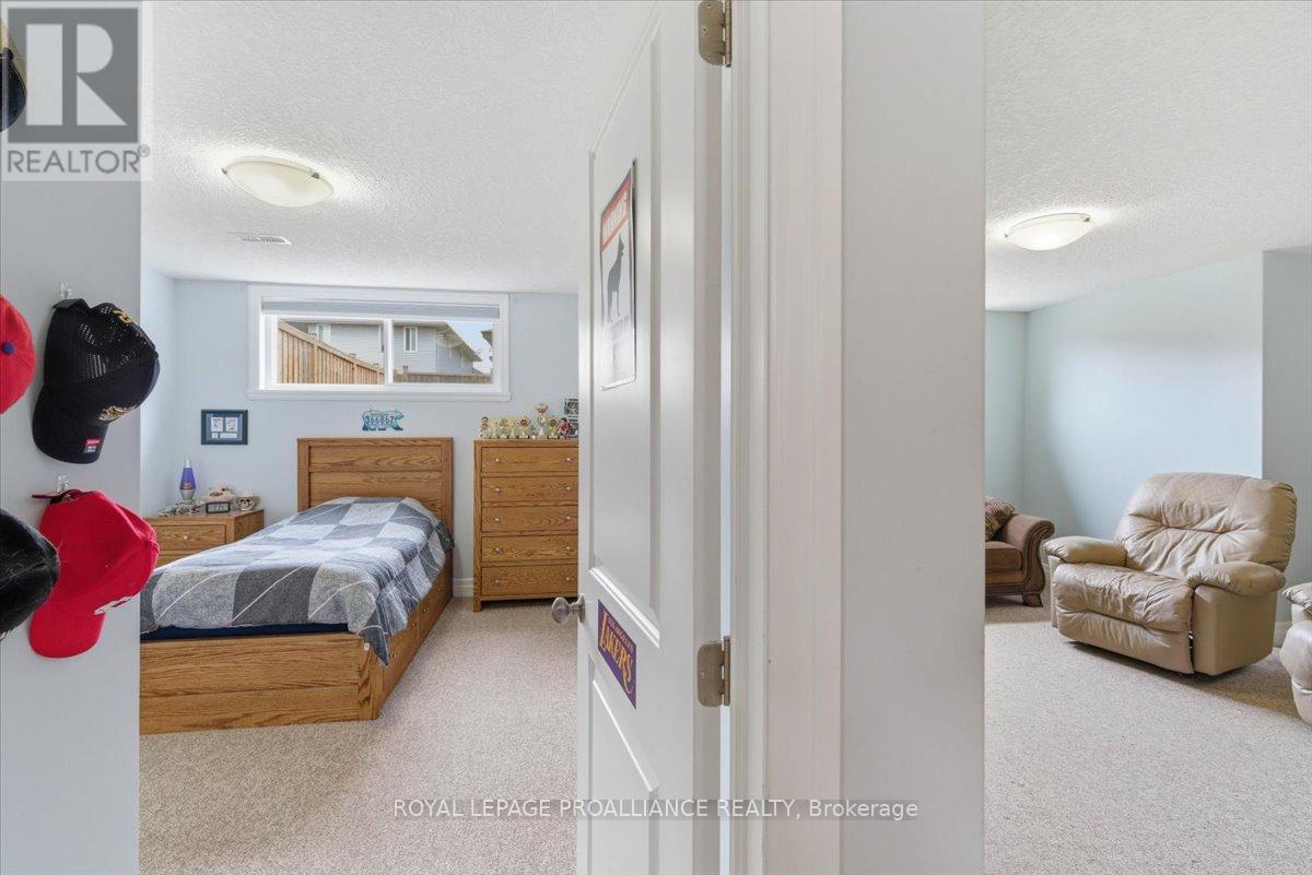 68 CORTLAND CRESCENT - 30