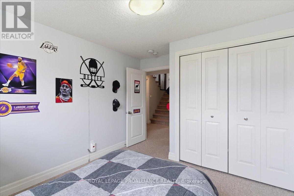 68 CORTLAND CRESCENT - 33