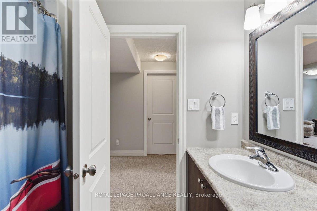 68 CORTLAND CRESCENT - 35