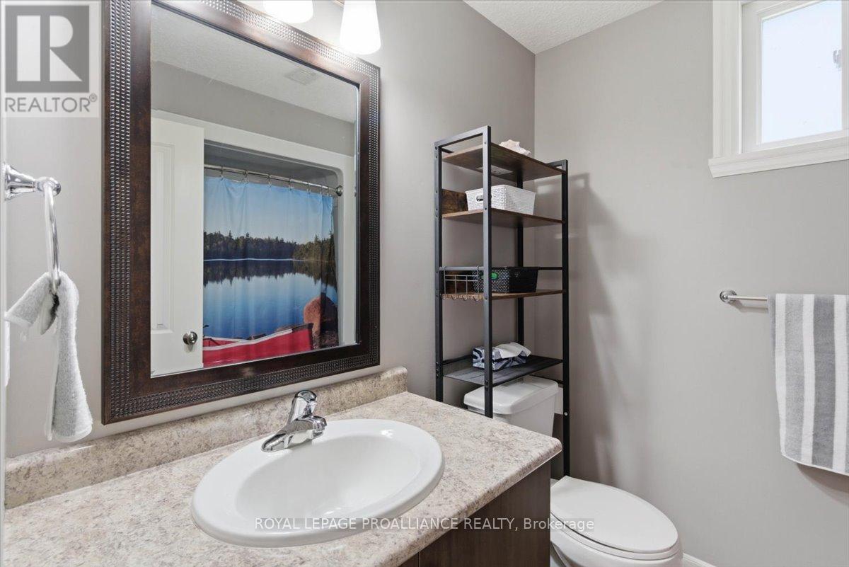 68 CORTLAND CRESCENT - 36