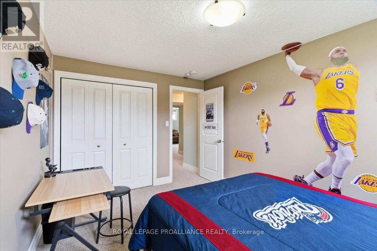 68 CORTLAND CRESCENT - 38