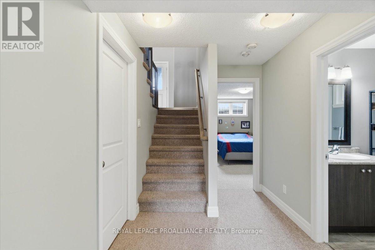 68 CORTLAND CRESCENT - 41