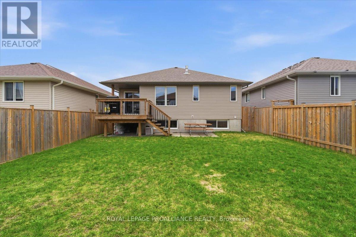 68 CORTLAND CRESCENT - 42