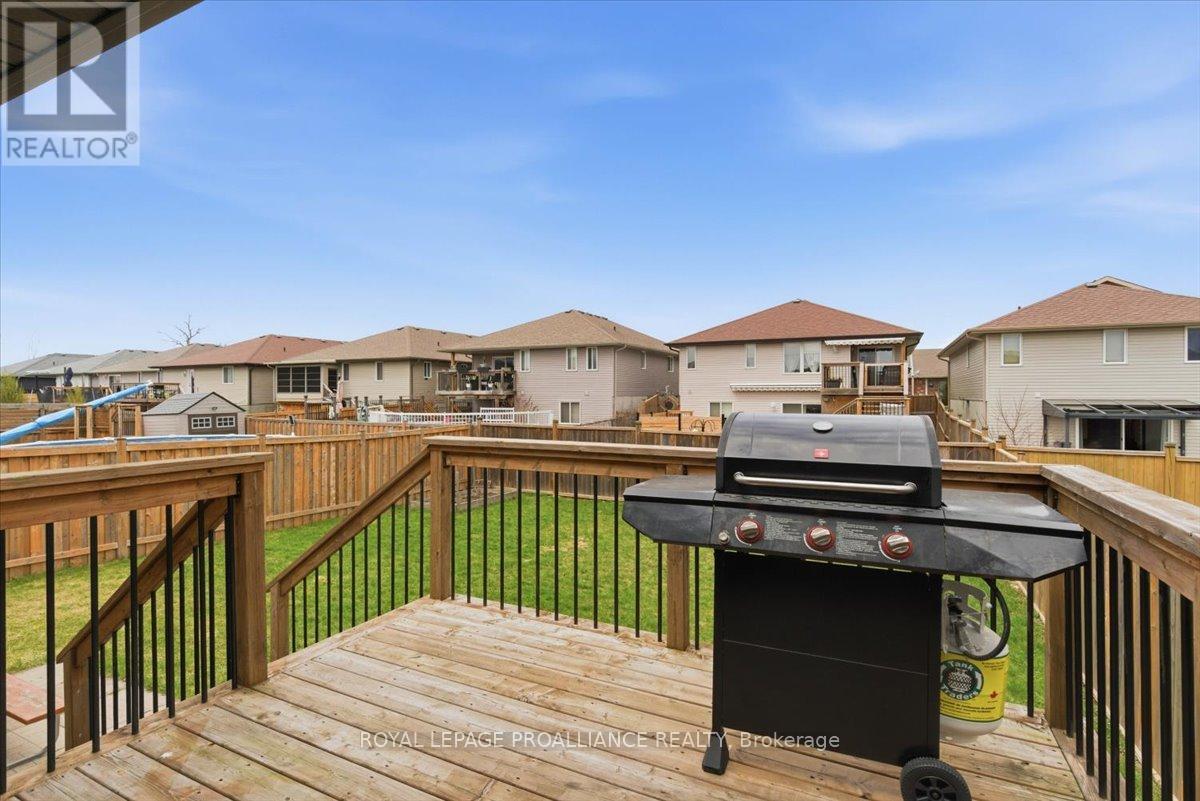 68 CORTLAND CRESCENT - 46