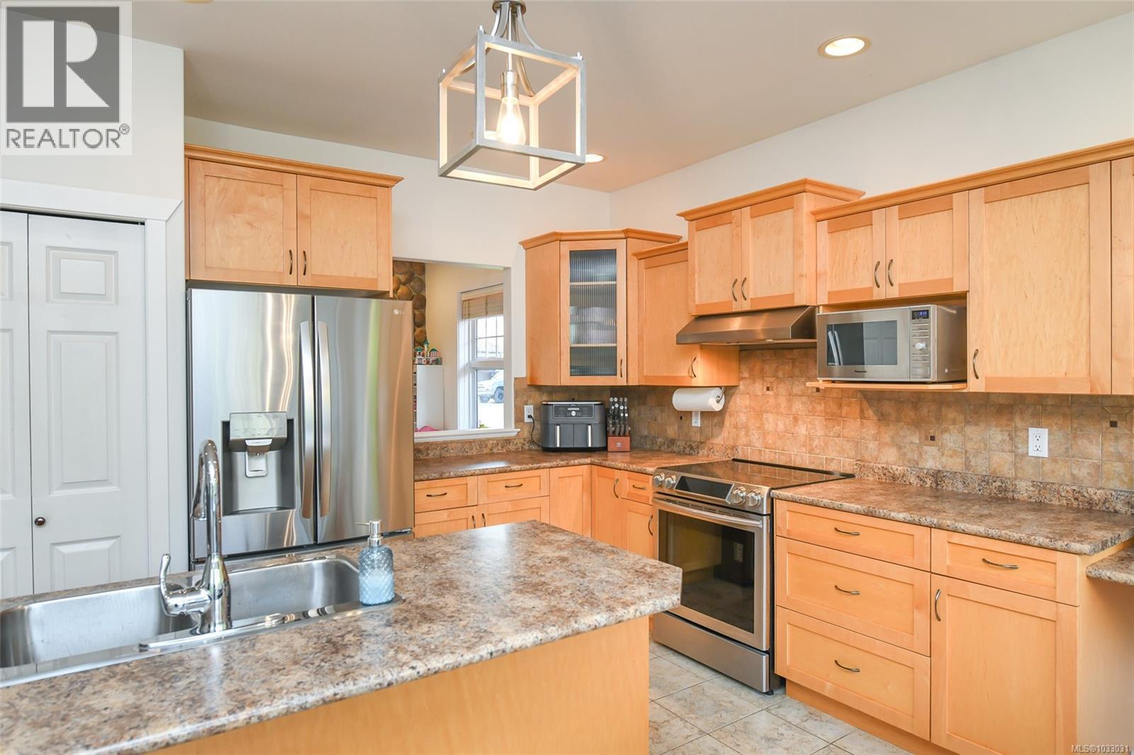 2390 Idiens Way - 12