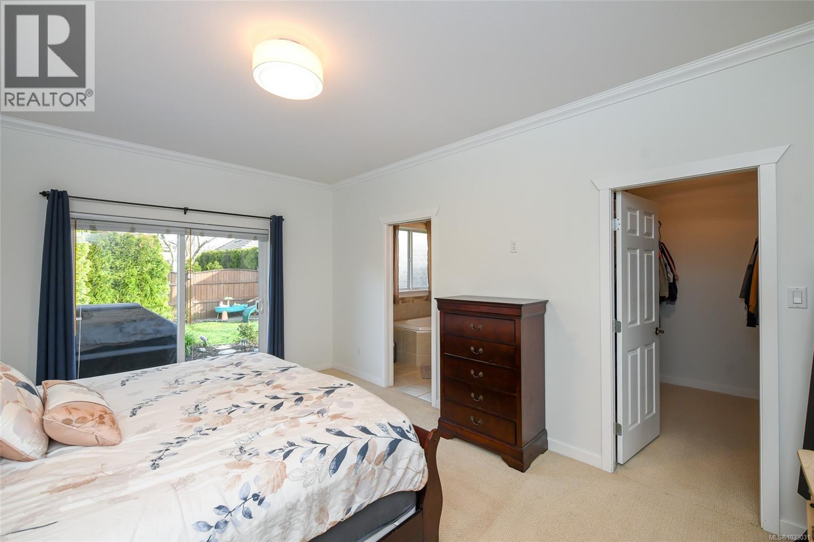 2390 Idiens Way - 25