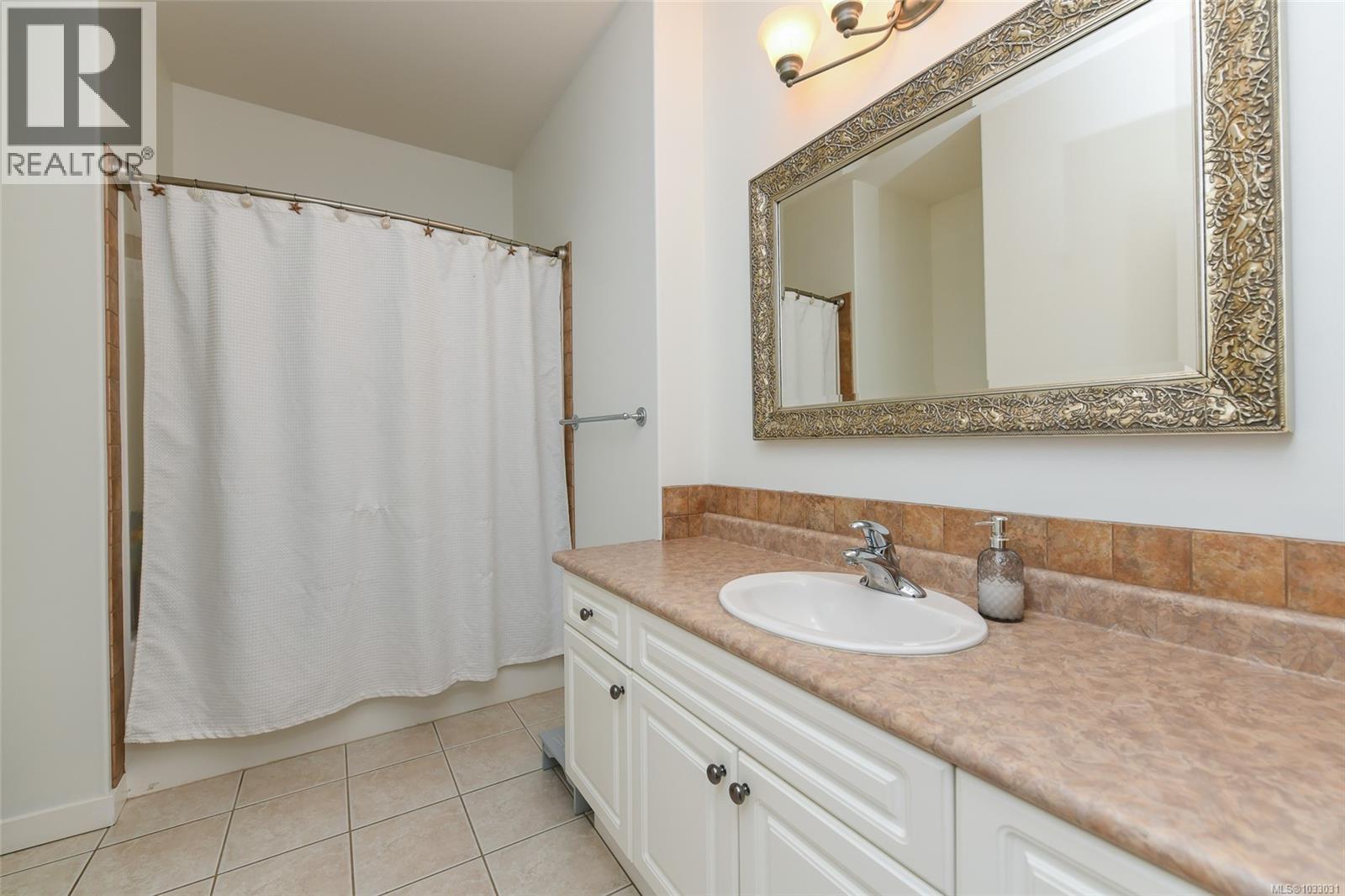 2390 Idiens Way - 33