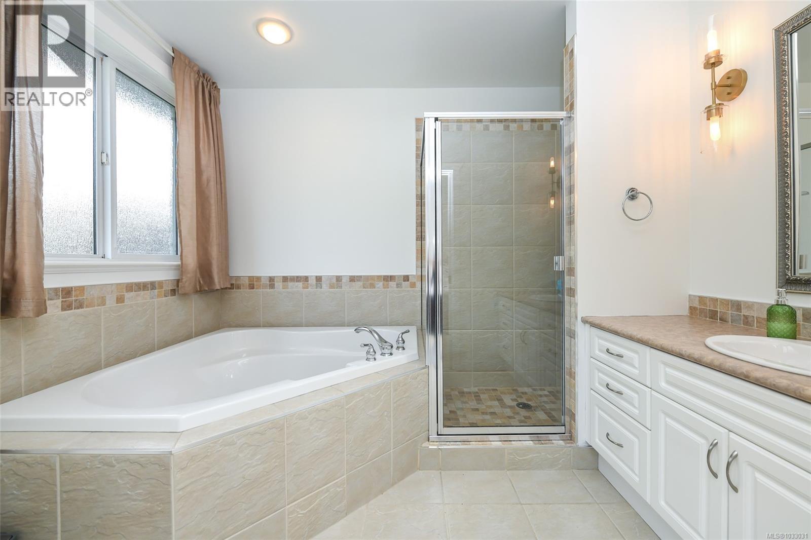 2390 Idiens Way - 28