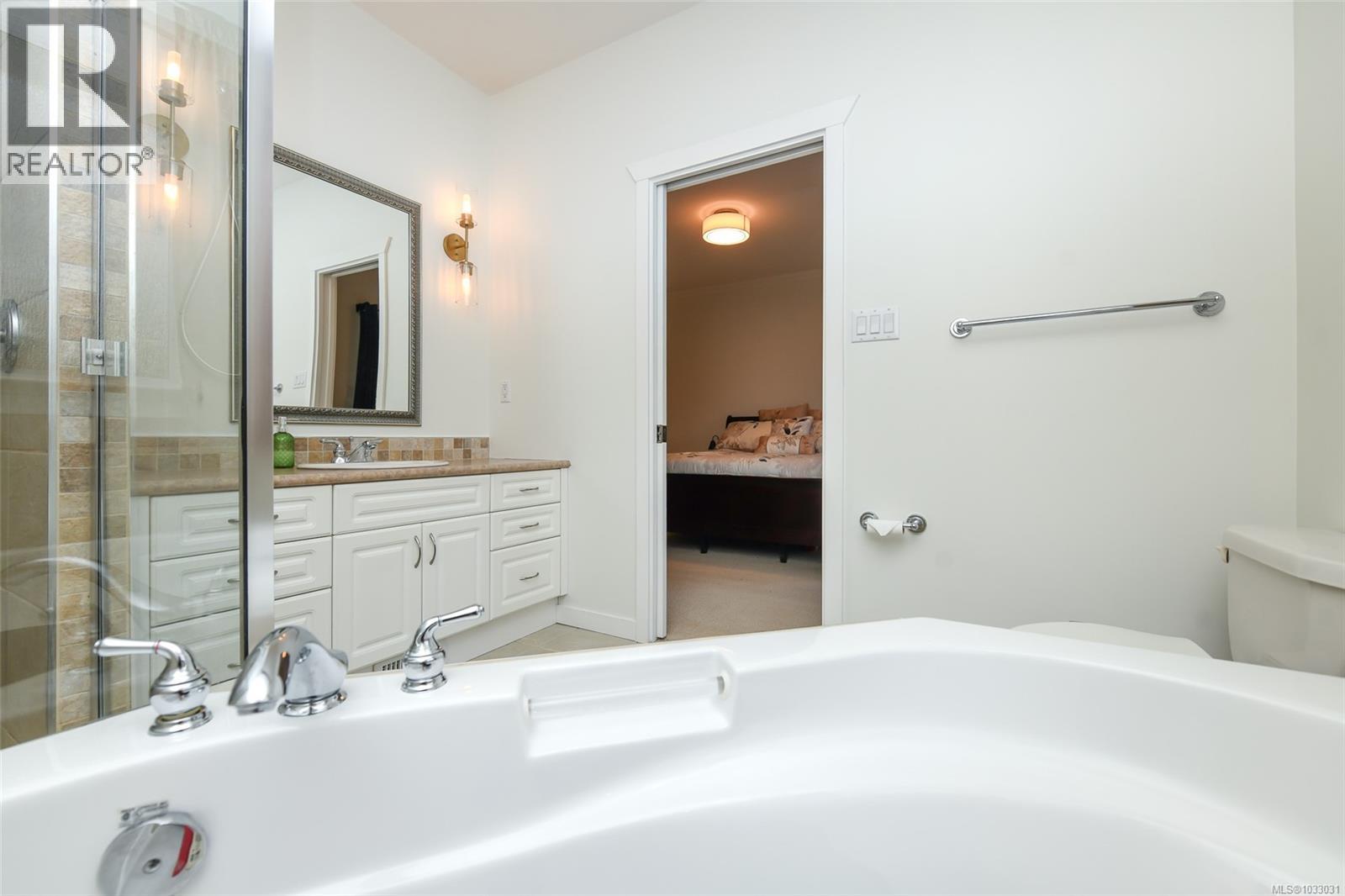 2390 Idiens Way - 29