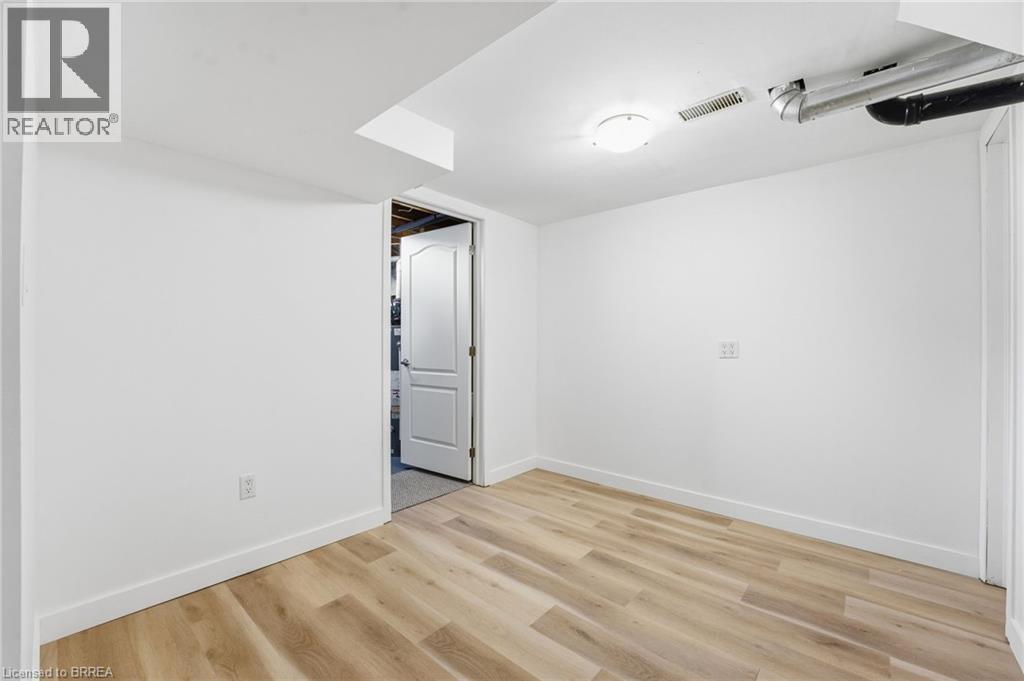 35 OAKHILL Drive Unit# 20C, Brantford, Ontario, N3T1R1 — Photo 26