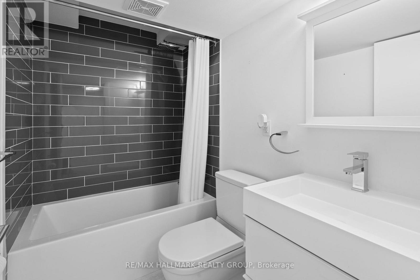 330 WINONA AVENUE - 41
