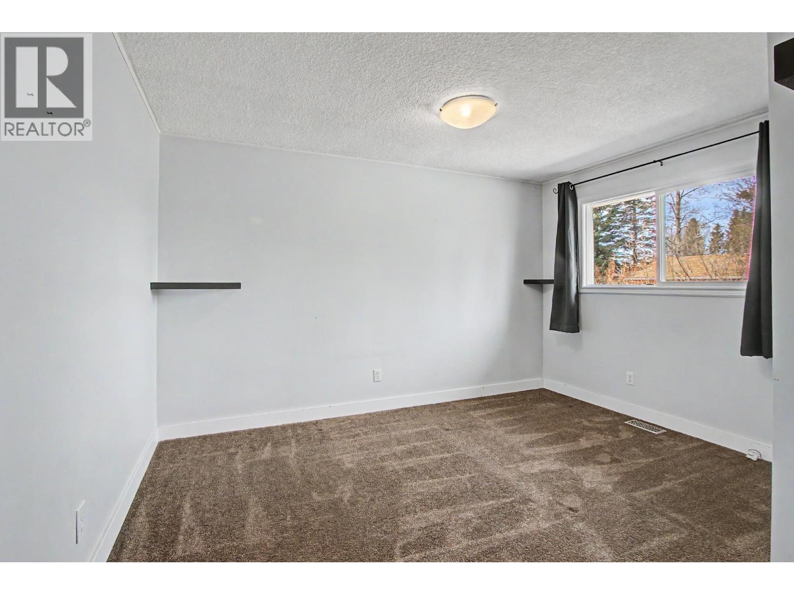 Photo 9 of 19 — 6816 FAIRMONT CRESCENT · Prince George, BC