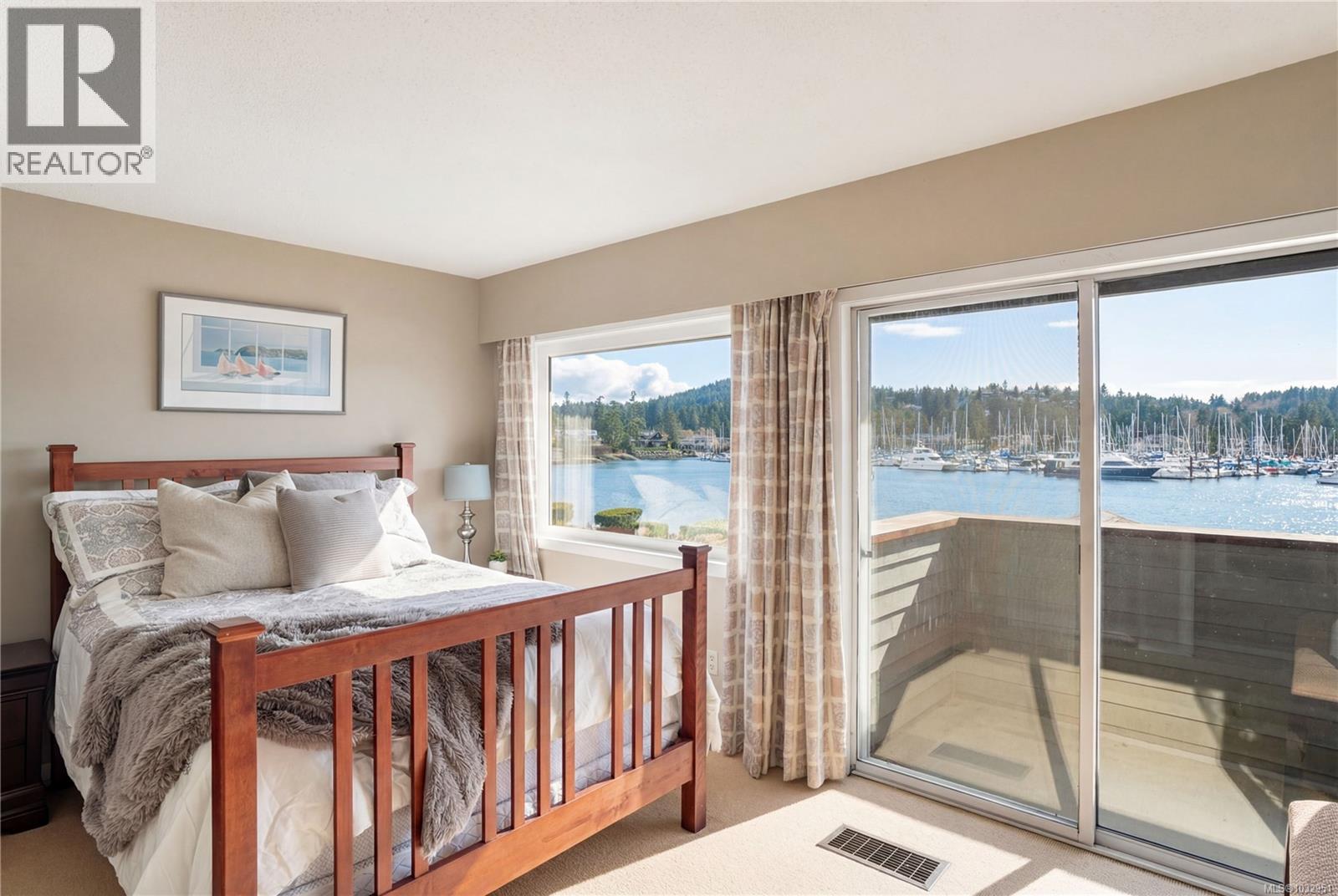  10680 Blue Heron Road, North Saanich