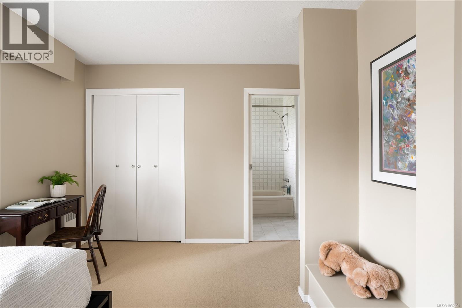  10680 Blue Heron Road, North Saanich