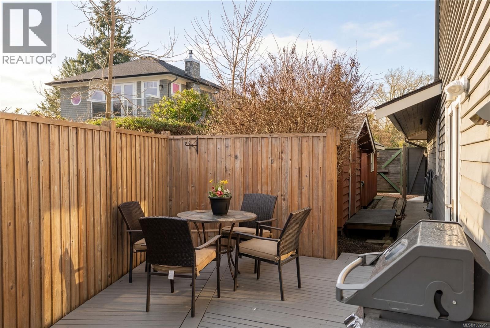  10680 Blue Heron Road, North Saanich