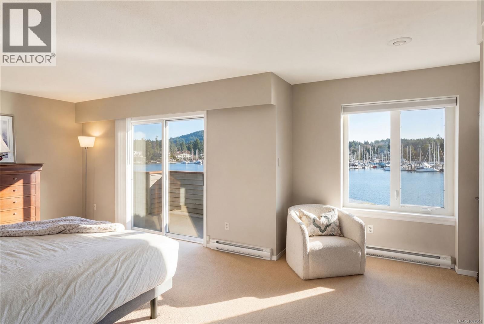  10680 Blue Heron Road, North Saanich