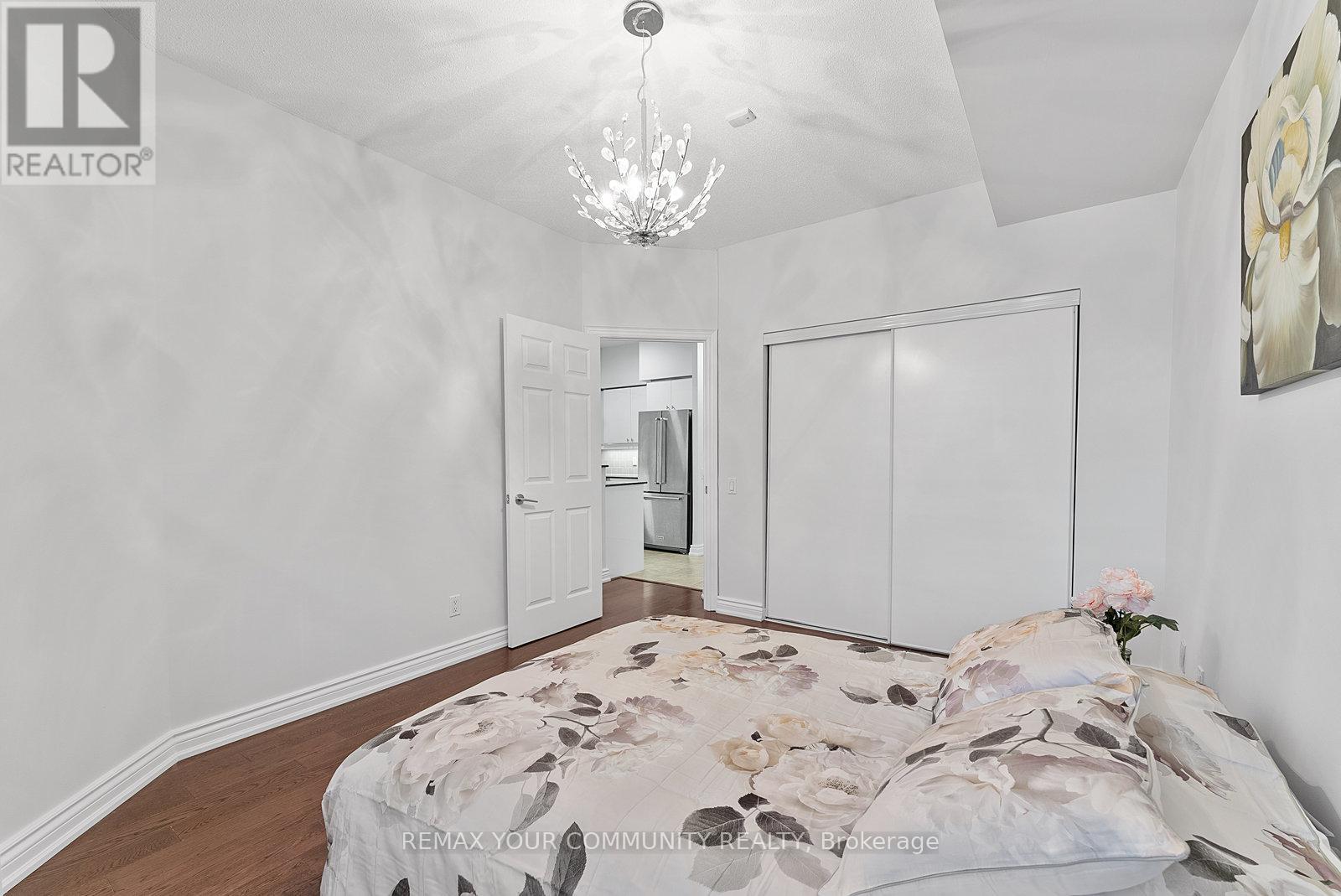 #105 451 ROSEWELL AVENUE S - 22